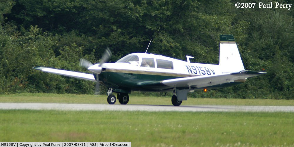 N9158V, 1969 Mooney M20F Executive C/N 690040, Accelerating down the runway