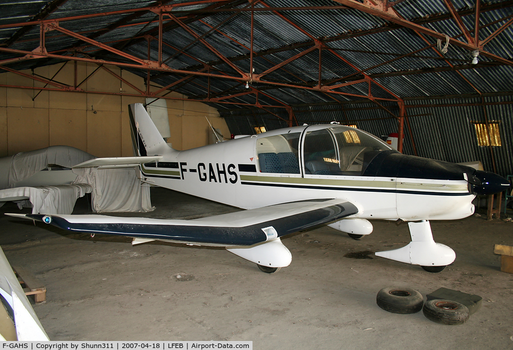 F-GAHS, Robin DR-400-108  Dauphin 2+2 C/N 1189, Inside a hangar at Dinan...