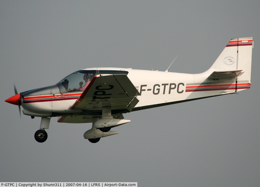 F-GTPC, Robin DR-400-120 Dauphin 2+2 C/N 2402, Landing rwy 03