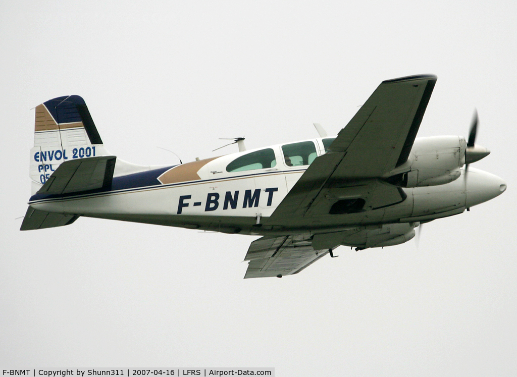 F-BNMT, 1964 Beech D95A Travel Air C/N TD-577, Passing above rwy 03