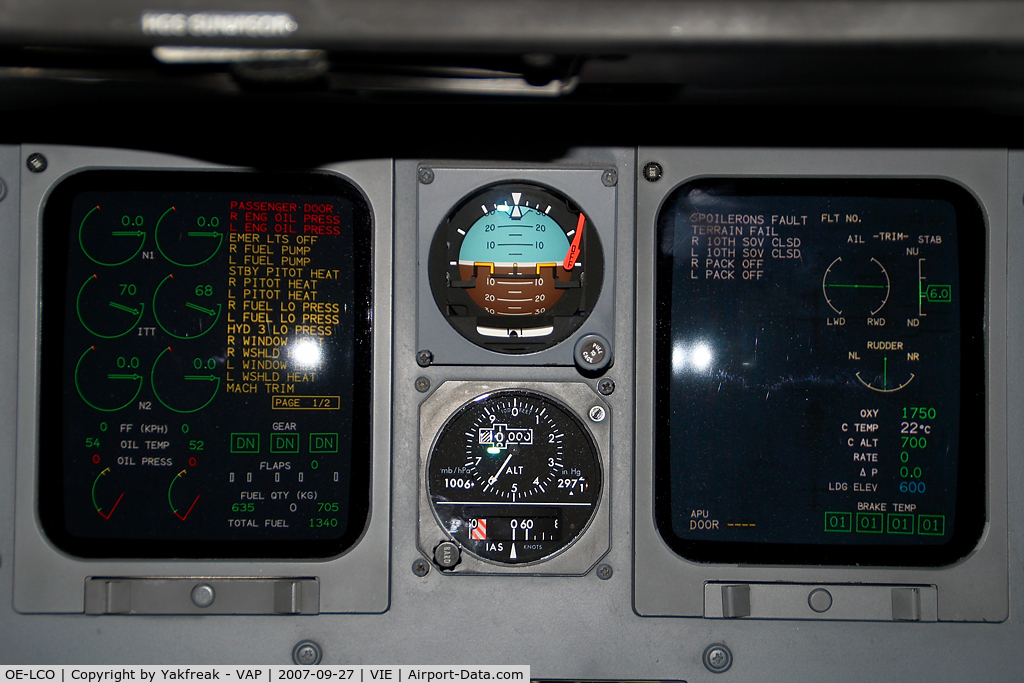 OE-LCO, 2000 Canadair CRJ-200LR (CL-600-2B19) C/N 7371, Austrian Arrows Canadair Regionaljet