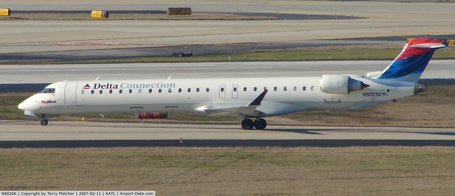 N802SK, 2006 Canadair CL-600-2D24 Regional Jet CRJ-900 C/N 15061, These fuselages look real long close-up !!