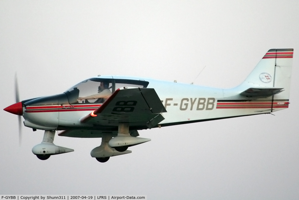 F-GYBB, Robin DR-400-120 Dauphin 2+2 C/N 2548, Landing rwy 03