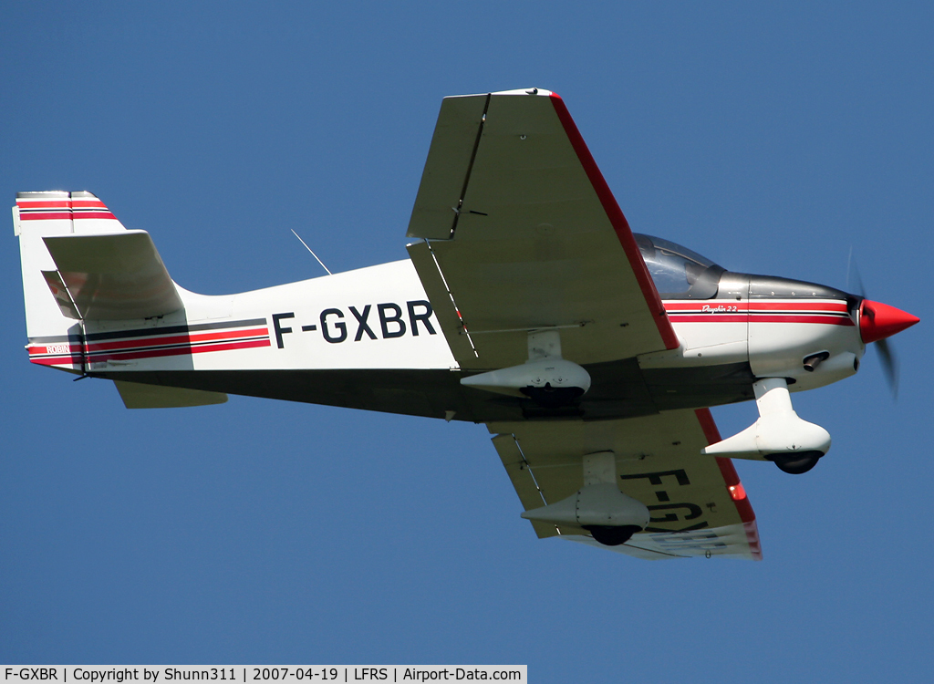 F-GXBR, Robin DR-400-120 Petit Prince C/N 2485, Landing rwy 03
