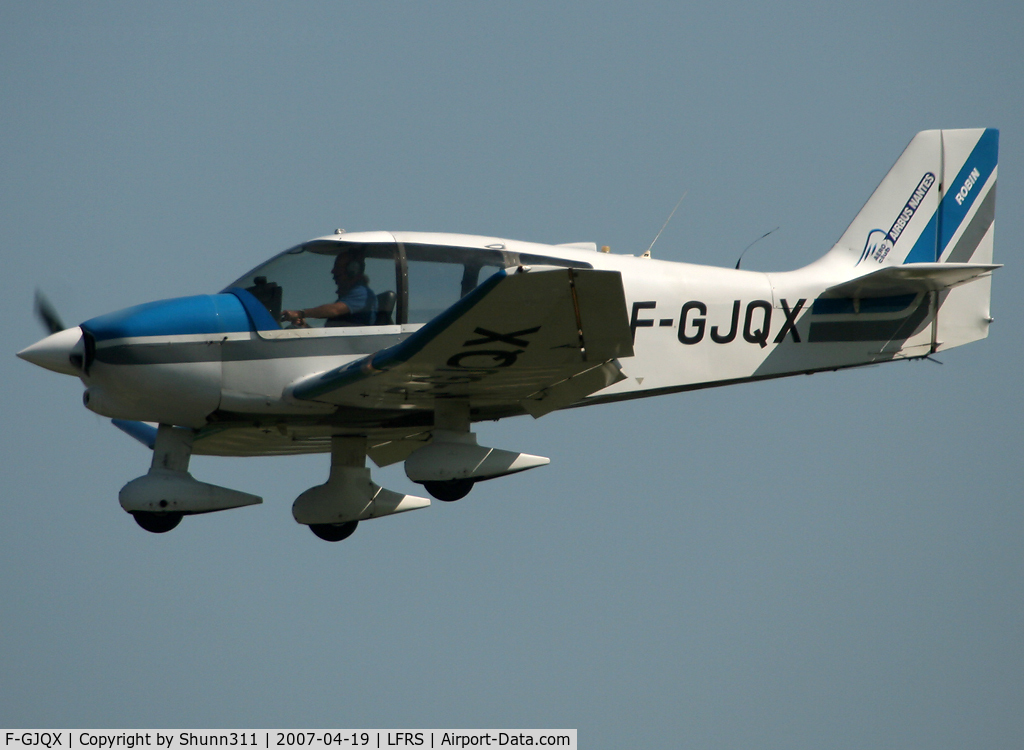 F-GJQX, Robin DR-400-120 Dauphin 2+2 C/N 1993, Landing rwy 03