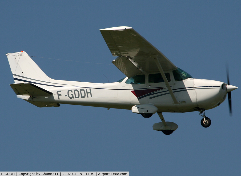 F-GDDH, Reims F172P C/N 2130, Landing rwy 03