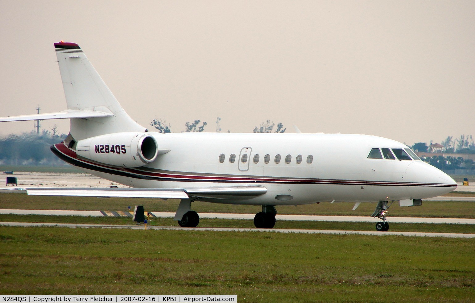 N284QS, 2002 Dassault Falcon 2000 C/N 185, part of the Friday afternoon arrivals 'rush' at PBI