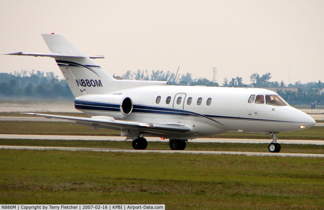 N880M, British Aerospace BAe.125 Series 800A C/N 258027, part of the Friday afternoon arrivals 'rush' at PBI