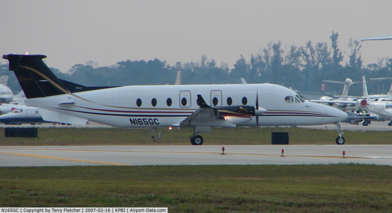 N165GC, 1999 Raytheon Aircraft Company 1900D C/N UE-378, part of the Friday afternoon arrivals 'rush' at PBI