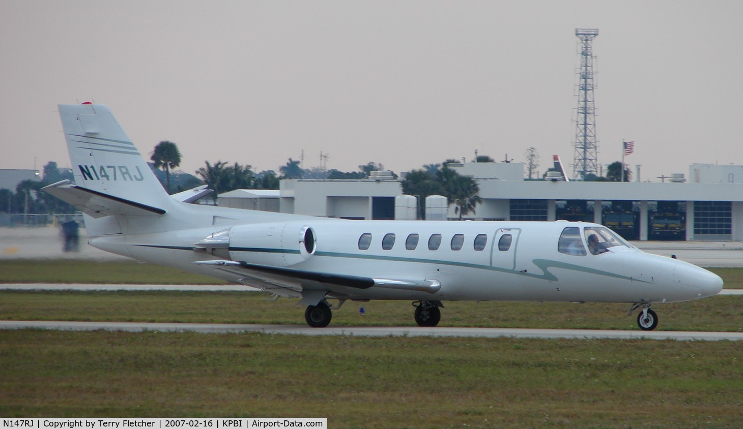 N147RJ, 1978 Cessna 310R C/N 310R-1294, part of the Friday afternoon arrivals 'rush' at PBI