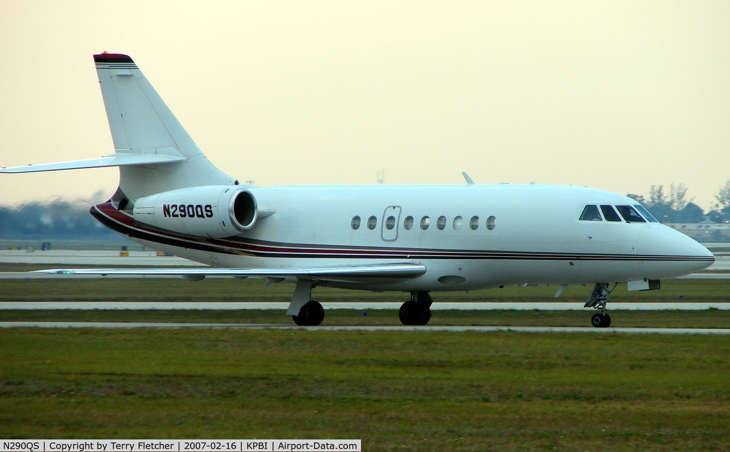 N290QS, 2002 Dassault Falcon 2000 C/N 190, part of the Friday afternoon arrivals 'rush' at PBI