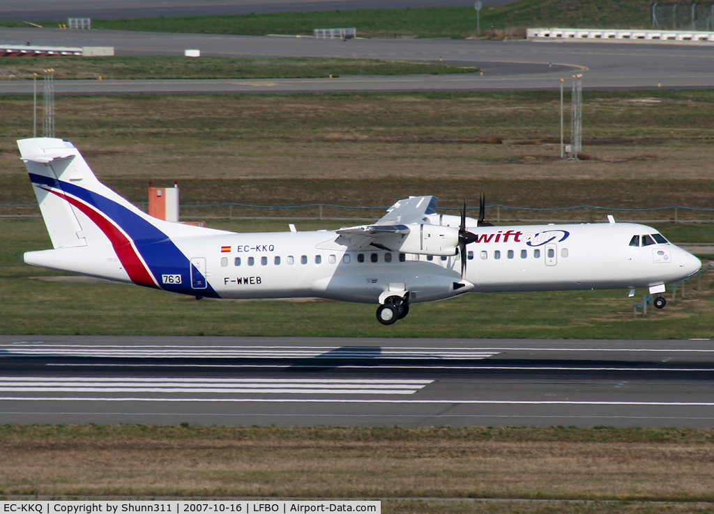 EC-KKQ, 2007 ATR 72-212A C/N 763, Landing rwy 14R with dual registration...
