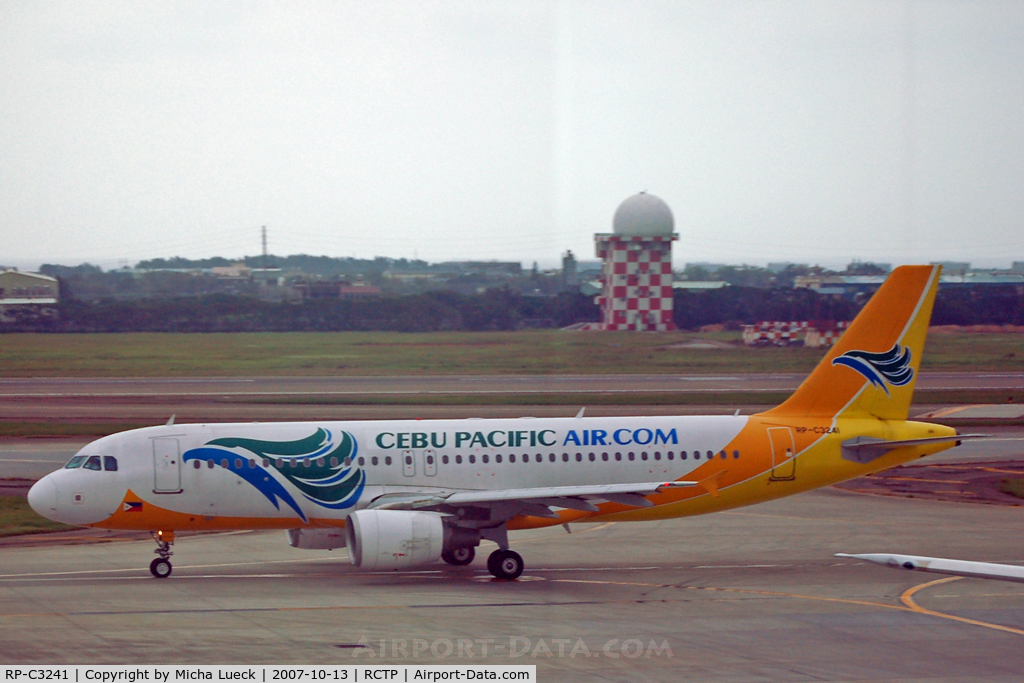 RP-C3241, Airbus A320-214 C/N 2439, Taxiing to the runway