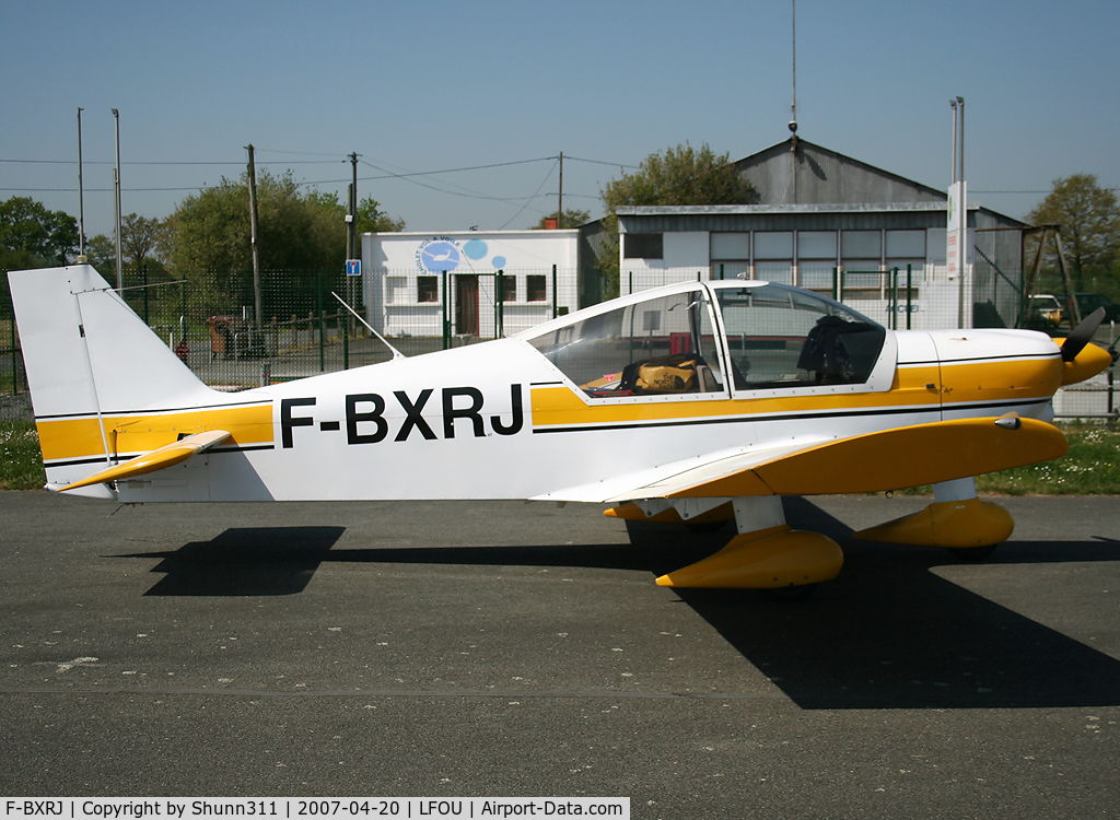 F-BXRJ, Robin HR-200-100 Club C/N 74, Parked on the tarmac