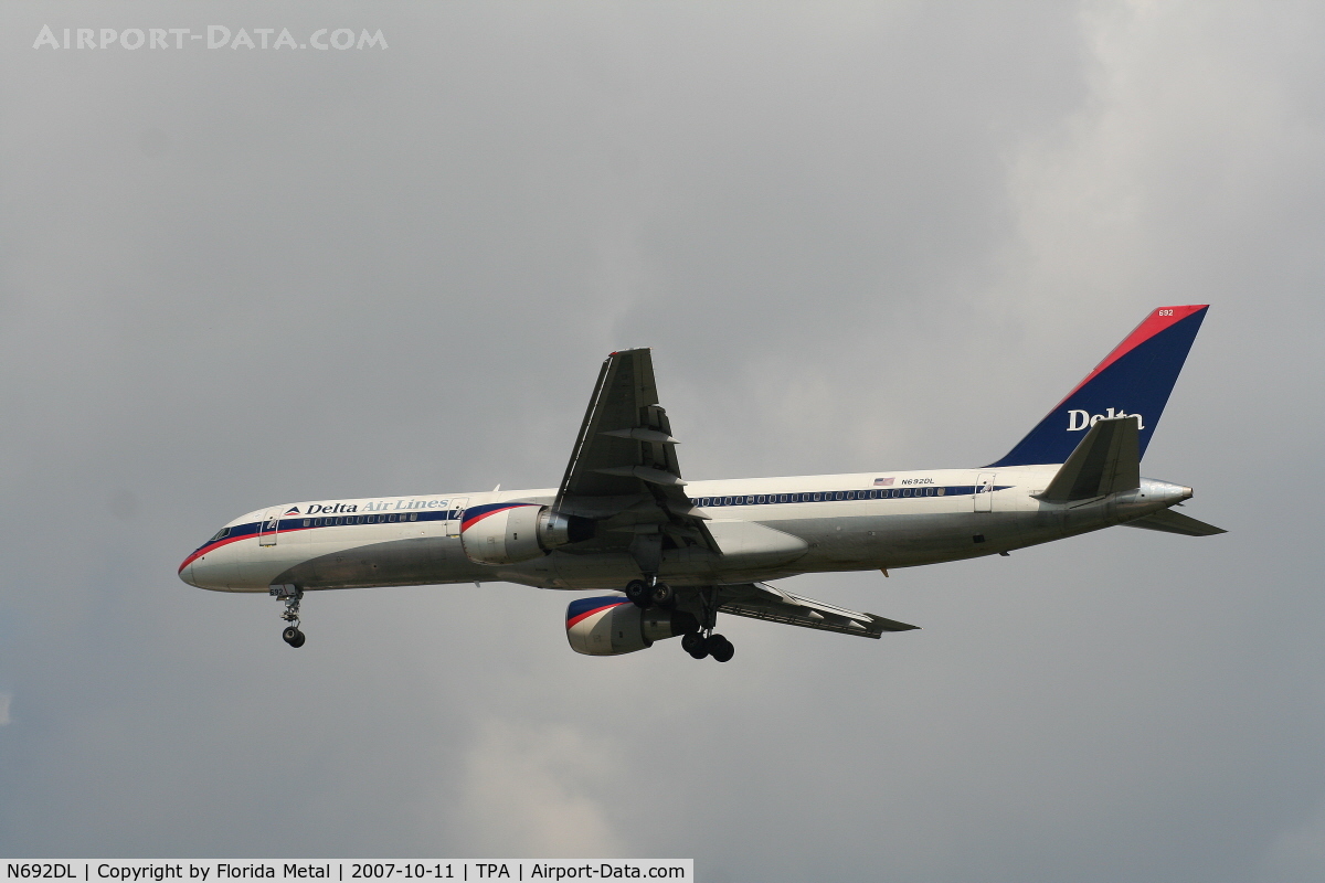 N692DL, 1998 Boeing 757-232 C/N 29724, Delta