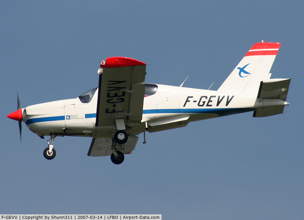 F-GEVV, Socata TB-20 C/N 801, Landing rwy 32L