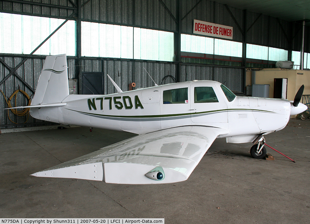 N775DA, 1964 Mooney M20E C/N 486, Inside the Airclub's hangar