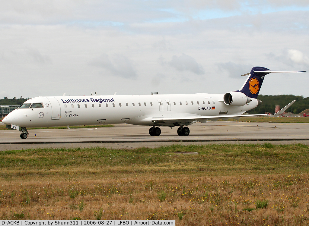 D-ACKB, 2006 Bombardier CRJ-900LR (CL-600-2D24) C/N 15073, Taxiing to the terminal