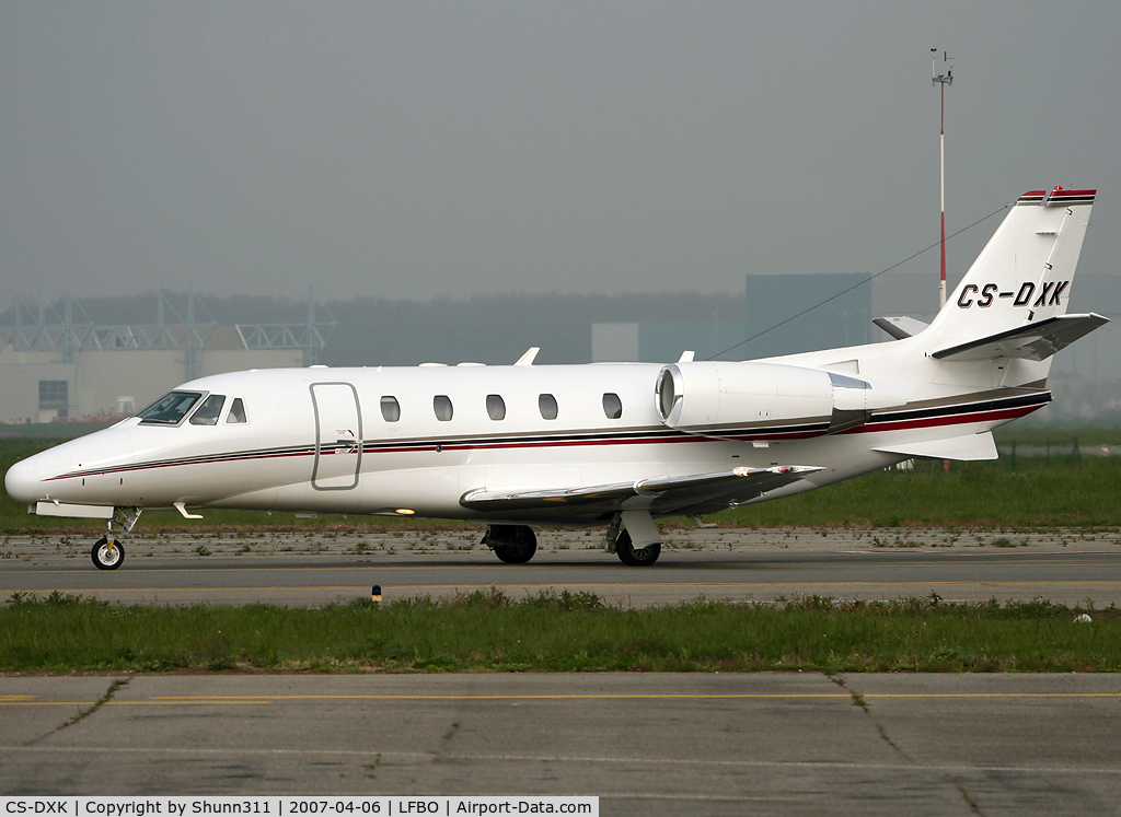 CS-DXK, 2006 Cessna 560XL Citation XLS C/N 560-5633, Taxiing holy point rwy 32R for departure