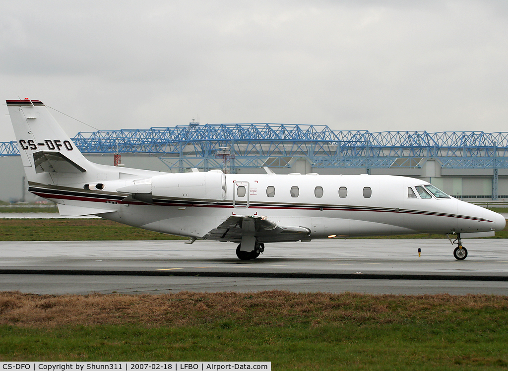 CS-DFO, 2002 Cessna 560 Citation Excel C/N 560-5314, Taxiing holy point rwy 14L for departure
