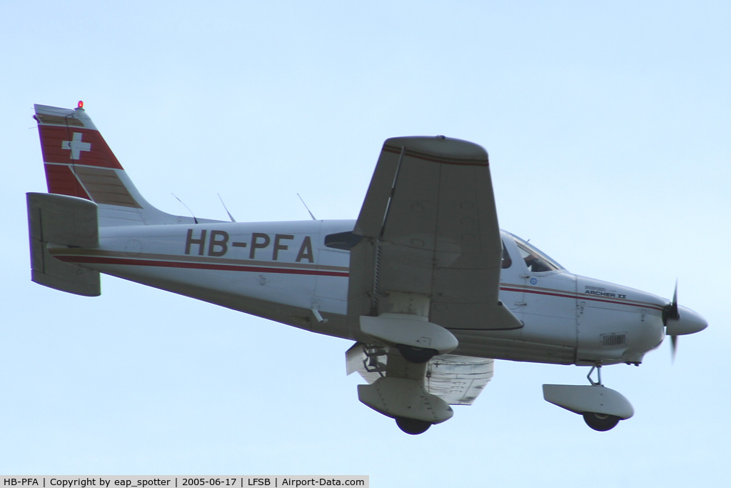 HB-PFA, 1979 Piper PA-28-181 Archer C/N 28-8090159, on final for rwy 16