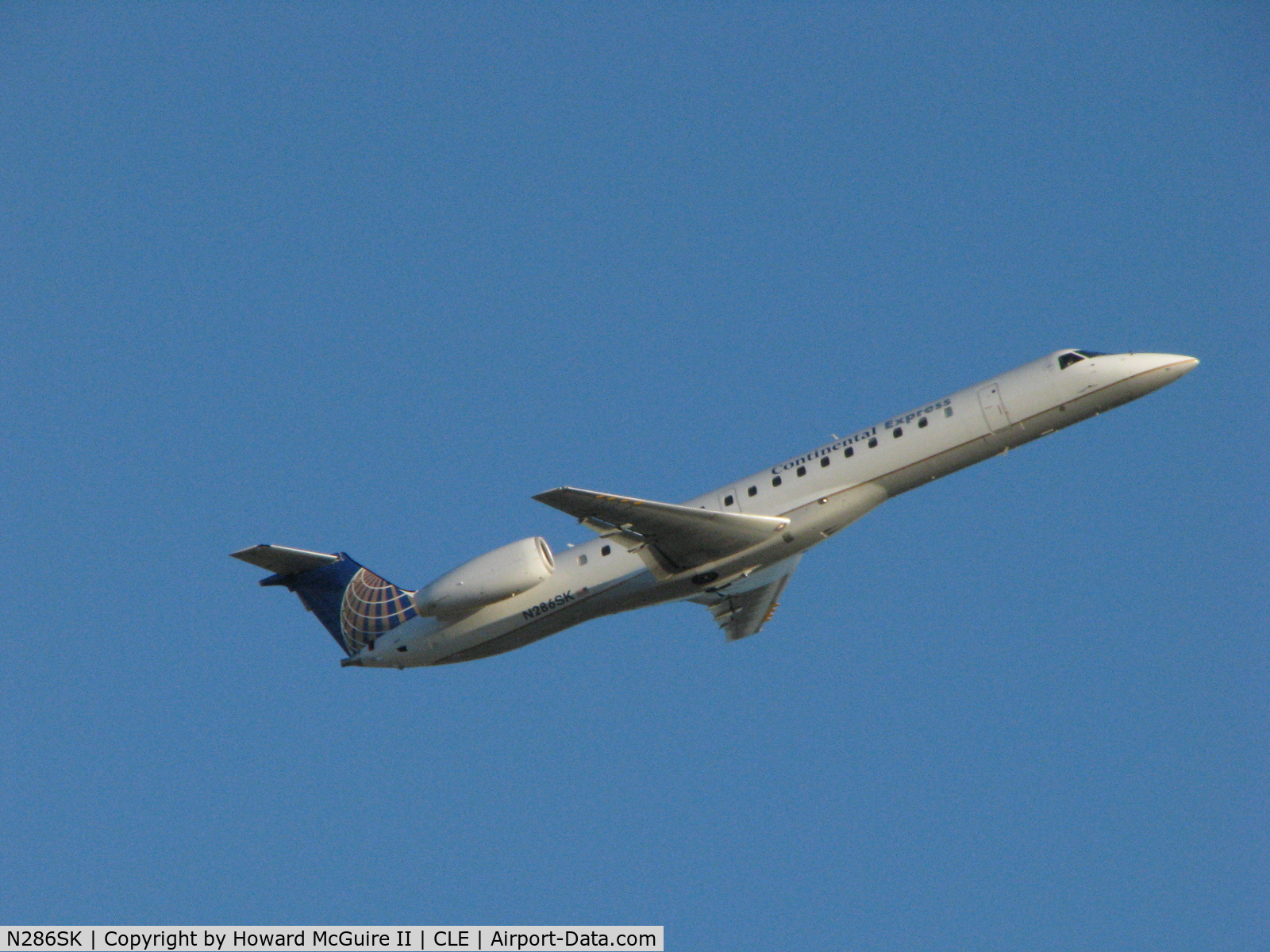 N286SK, 2001 Embraer EMB-145LR C/N 145443, Cleveland Hopkins Airport