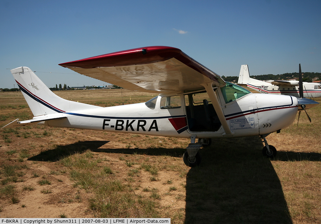 F-BKRA, Cessna 182E Skylane C/N 18254163, Parked here and awaiting a new light flight