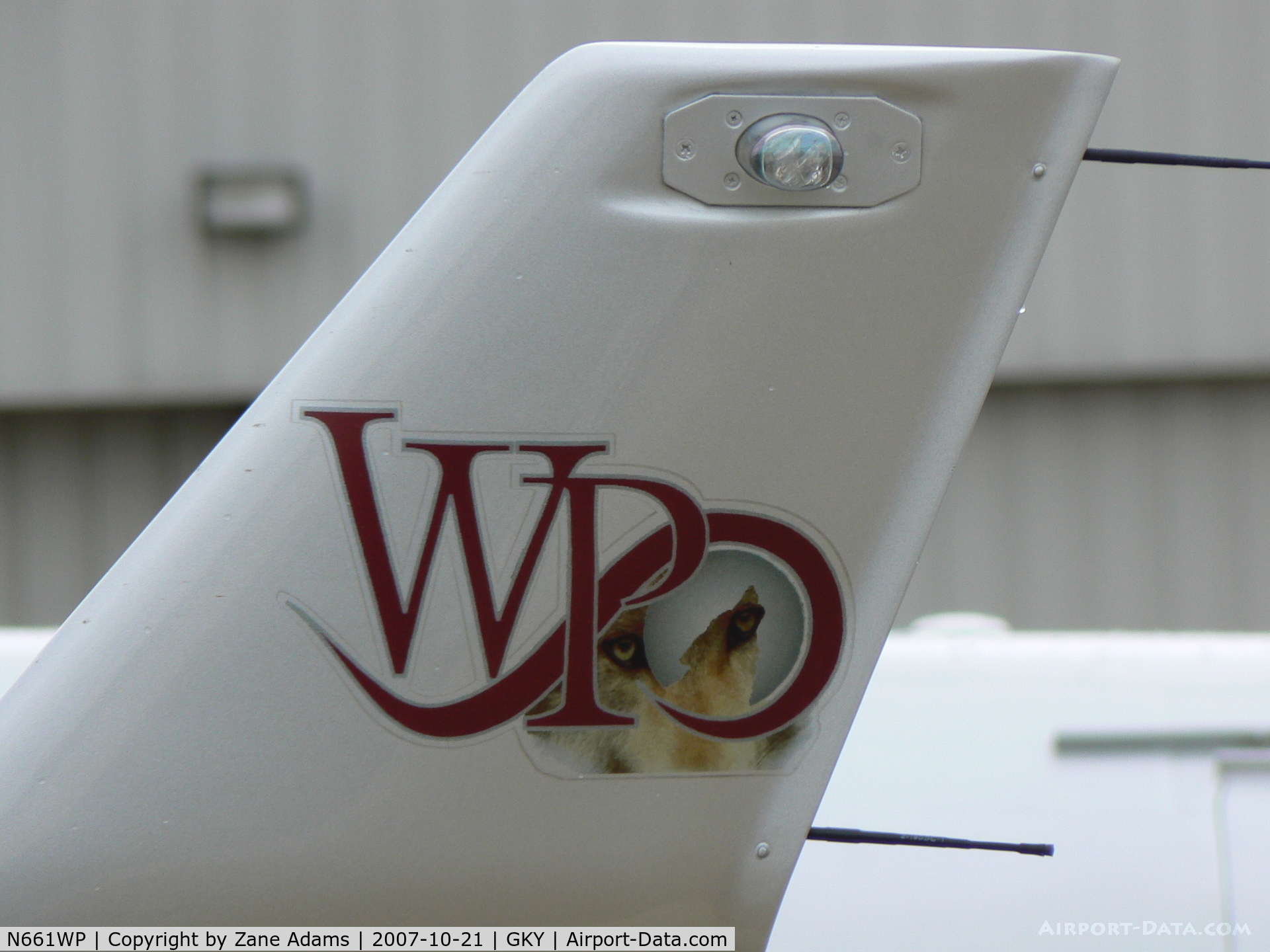 N661WP, 2004 Pilatus PC-12/45 C/N 578, Winglet paint