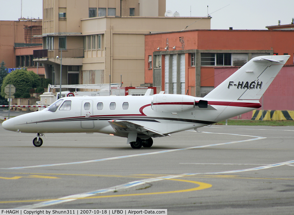 F-HAGH, 2003 Cessna 525 CitationJet CJ1 C/N 525-0518, Taxiing rwy 32R for departure