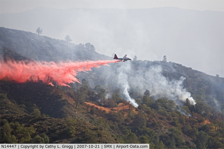 N14447, 1955 Lockheed P2V-7 Neptune C/N 8010, Dropping Phos-chek on the Sedgewick fire