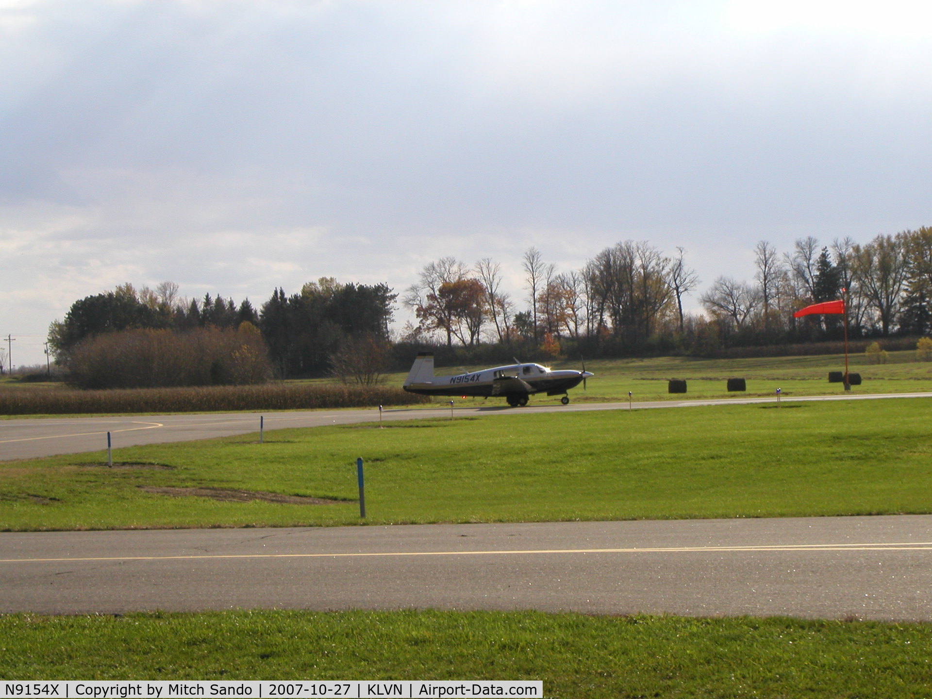 N9154X, 1995 Mooney M20R Ovation C/N 29-0049, Landing Runway 30 from Janesville, WI (JVL). Note: Looks identical to Mooney 9153Y.