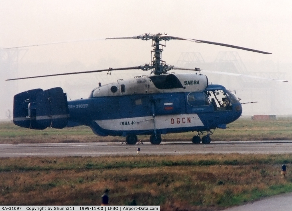 RA-31097, Kanov Ka-32T C/N 8910, Very rare helicopter who has came @ LFBO just for a refuelling...