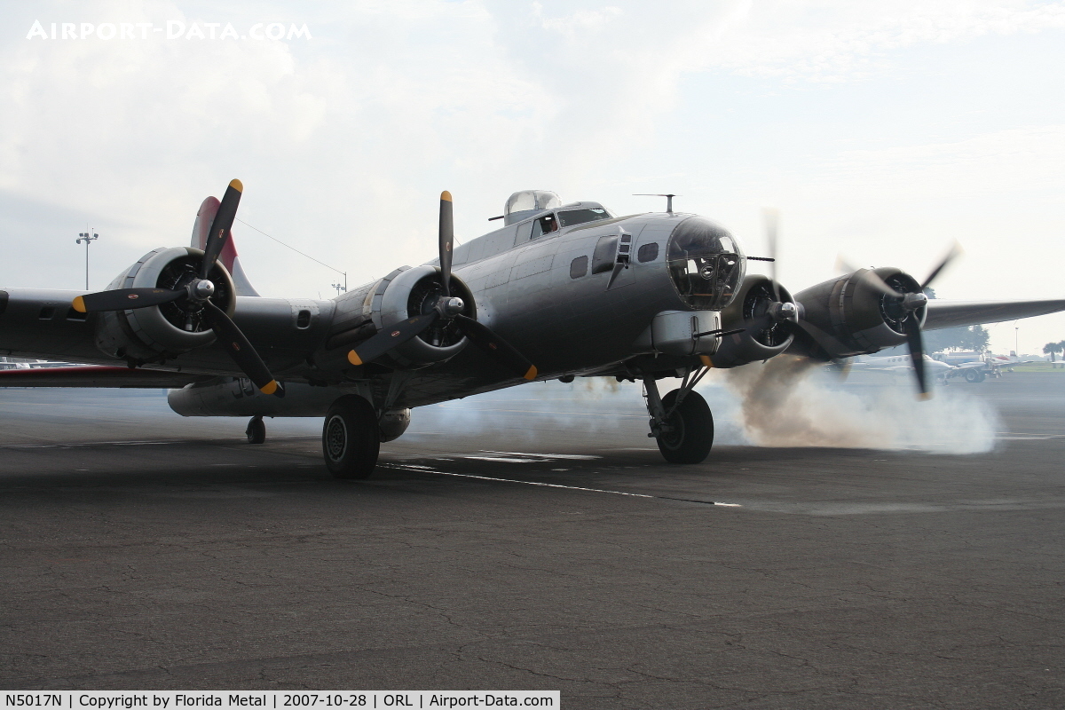 N5017N, 1944 Lockheed/Vega (Boeing) B-17G-105-VE Flying Fortress C/N 8649, smokey start