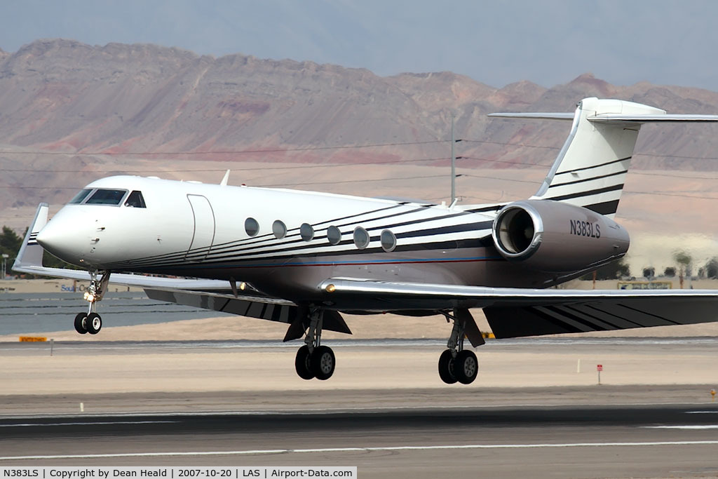 N383LS, 1998 Gulfstream Aerospace G-IV C/N 544, Las Vegas Sands Corporation's 1998 Gulfstream G-V N383LS landing RWY 25L.