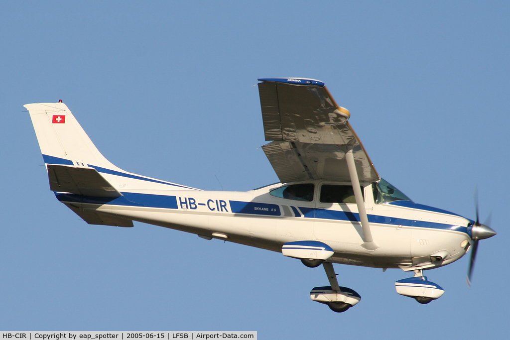 HB-CIR, 1978 Cessna 182Q Skylane C/N 182-66647, landing after a local flight on rwy 16