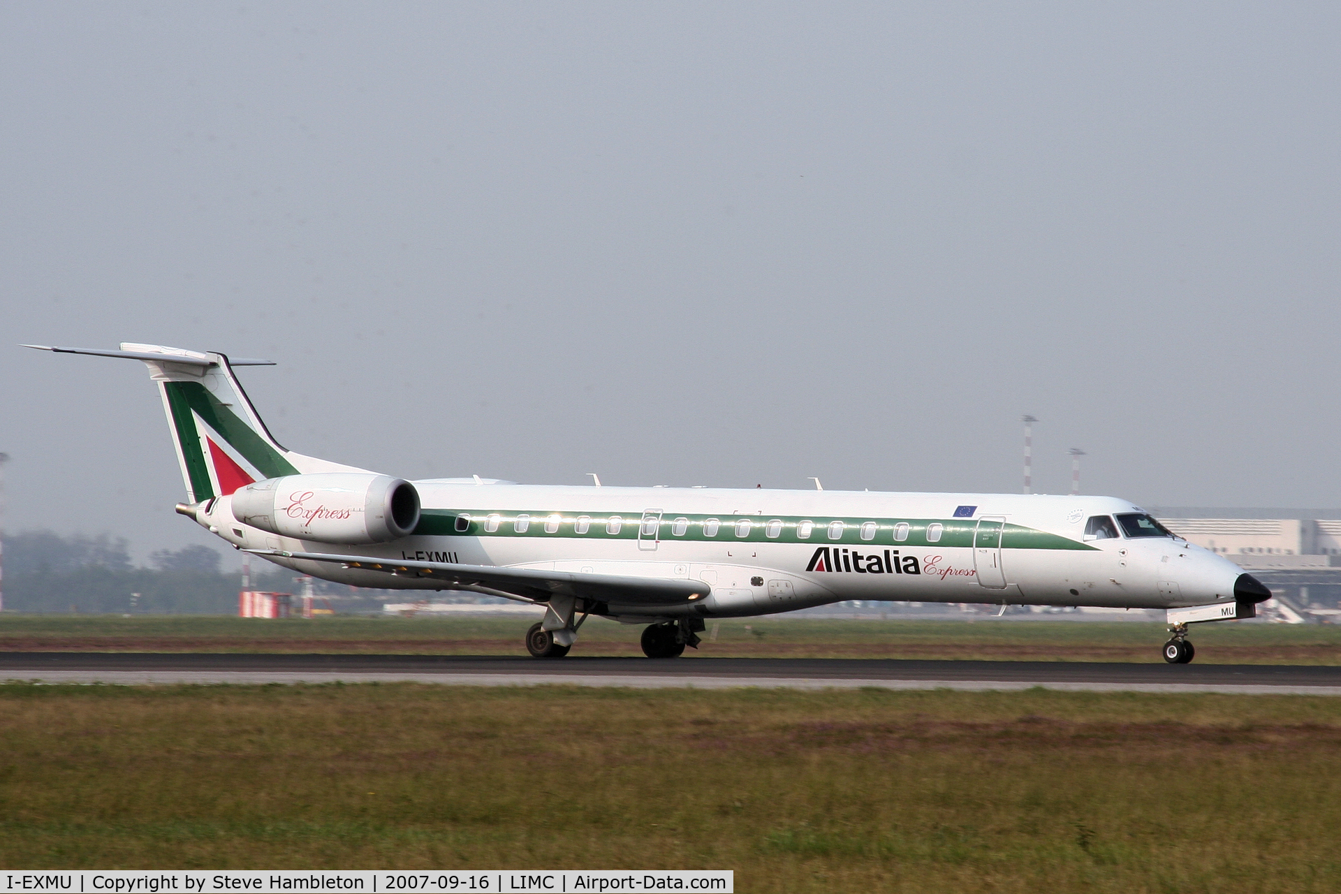 I-EXMU, 2000 Embraer ERJ-145LR (EMB-145LR) C/N 145316, Alitalia Express Embraer 145 landing at Milan Malpensa