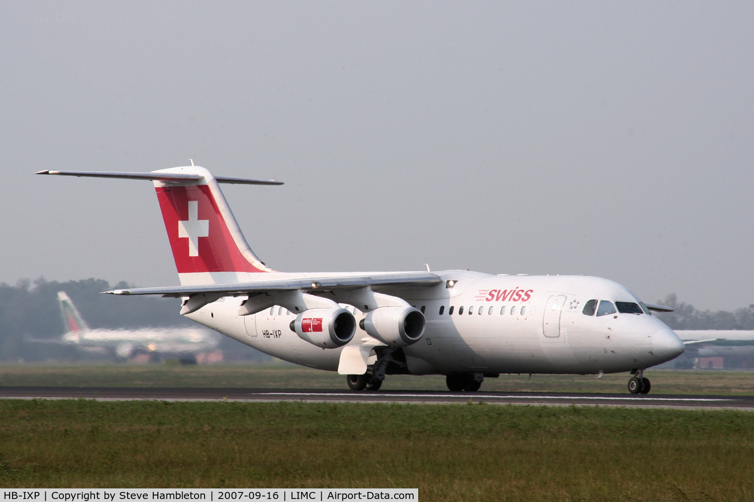 HB-IXP, 1996 British Aerospace Avro 146-RJ100 C/N E3283, Swiss Airlines Bae 146 landing at Milan Malpensa