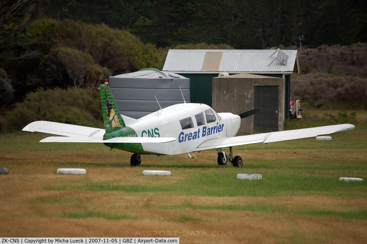 ZK-CNS, Piper PA-32-260 Cherokee Six C/N 32-686, Beautiful Stitchbird tail