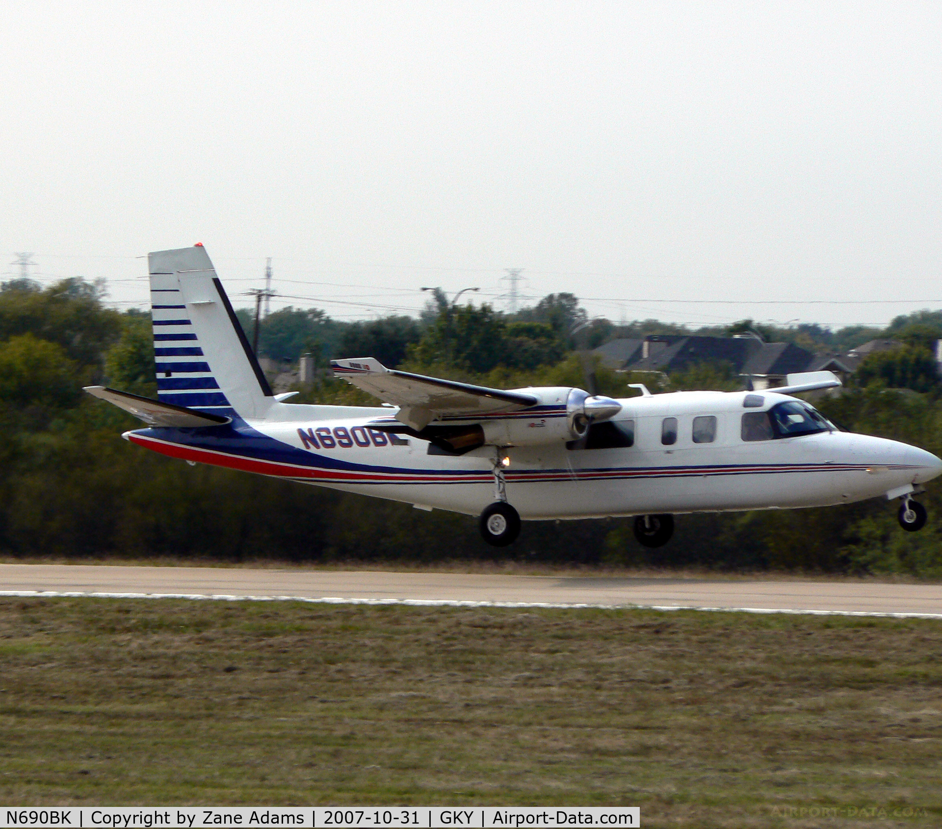 N690BK, 1978 Rockwell International 690B C/N 11508, Landing at Arlington