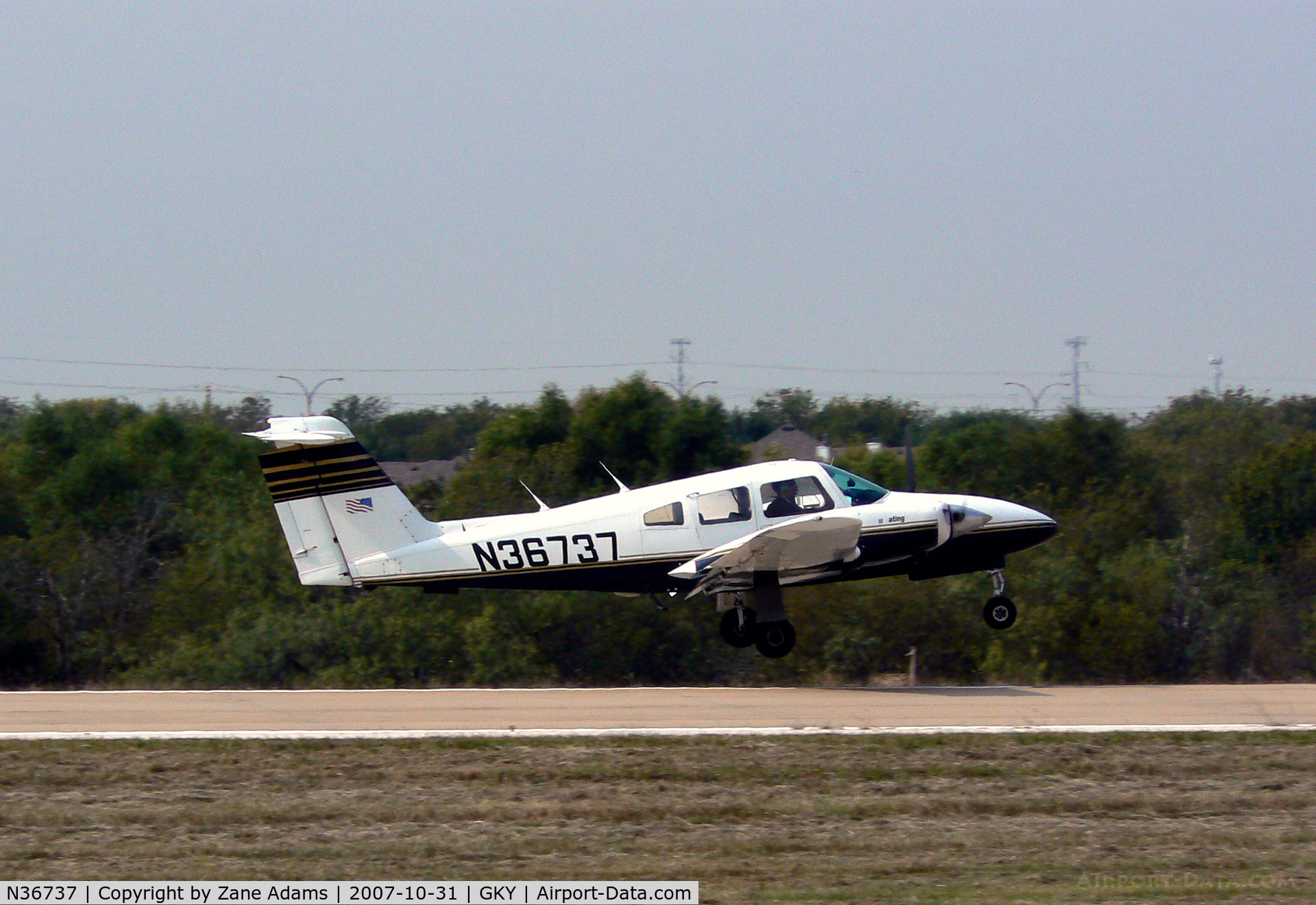 N36737, 1978 Piper PA-44-180 Seminole C/N 44-7995006, Landing at Arlington