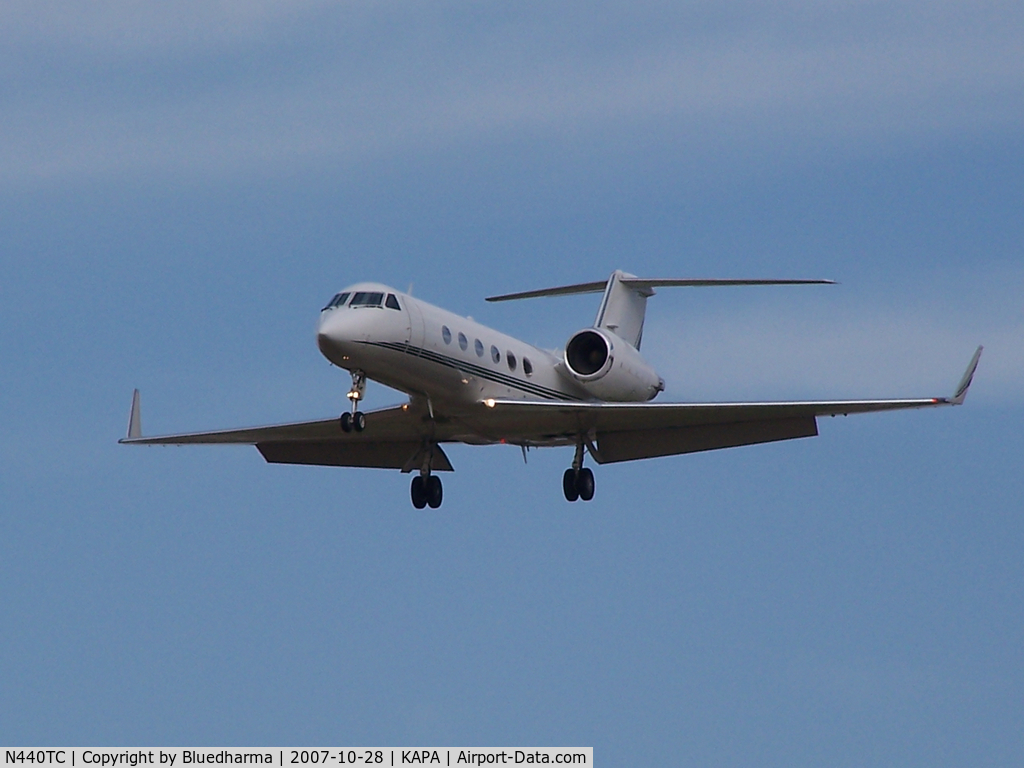 N440TC, 1989 Gulfstream Aerospace G-IV C/N 1115, Approach to 17L