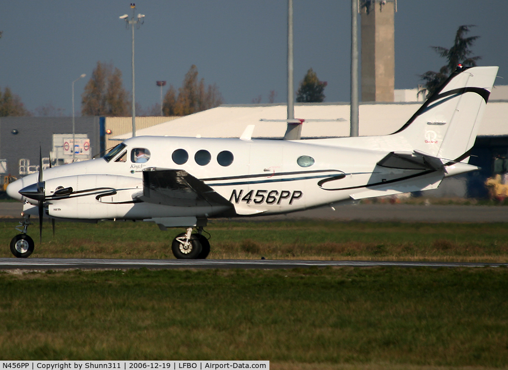 N456PP, 2004 Raytheon C90A King Air C/N LJ-1699, Line up rwy 32R for departure
