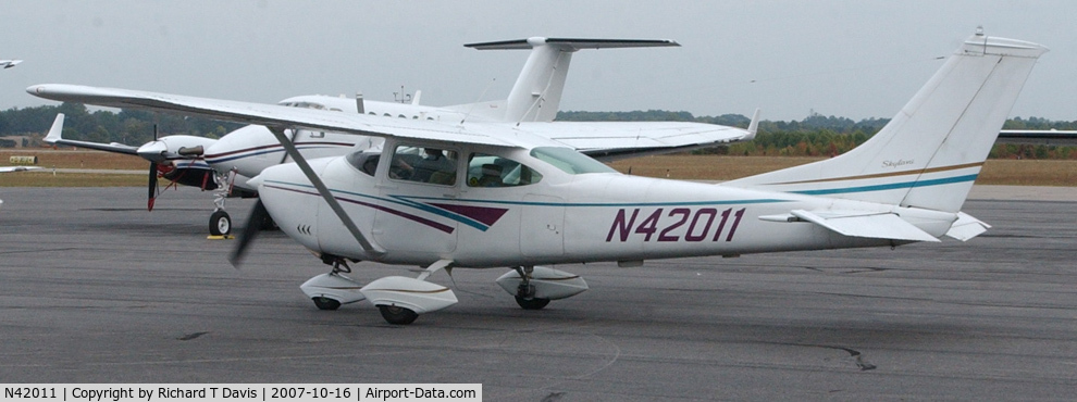 N42011, 1968 Cessna 182L Skylane C/N 18258807, 1968 Cessna 182L in Danville Va.
