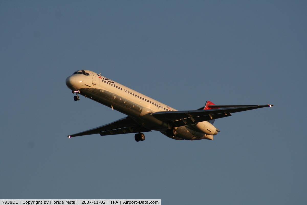 N938DL, 1989 McDonnell Douglas MD-88 C/N 49811, Delta