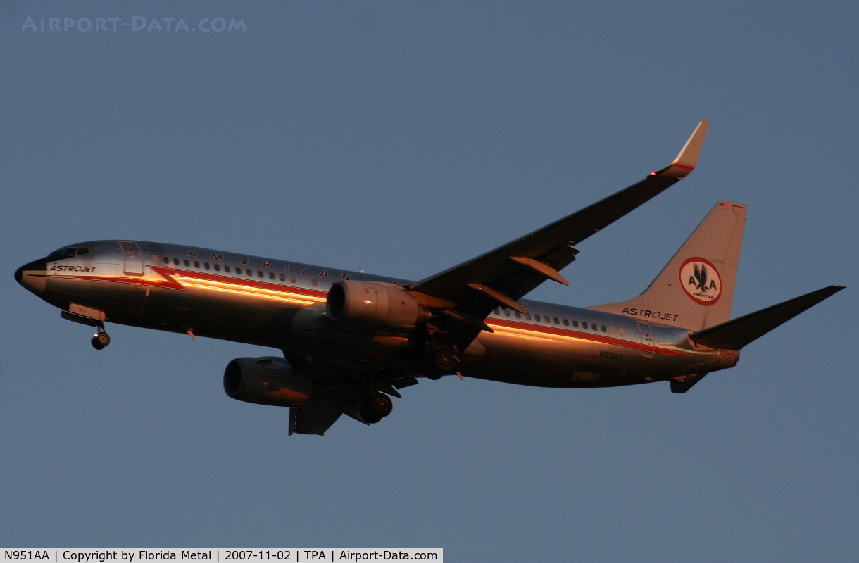N951AA, 2000 Boeing 737-823 C/N 29538, American retro