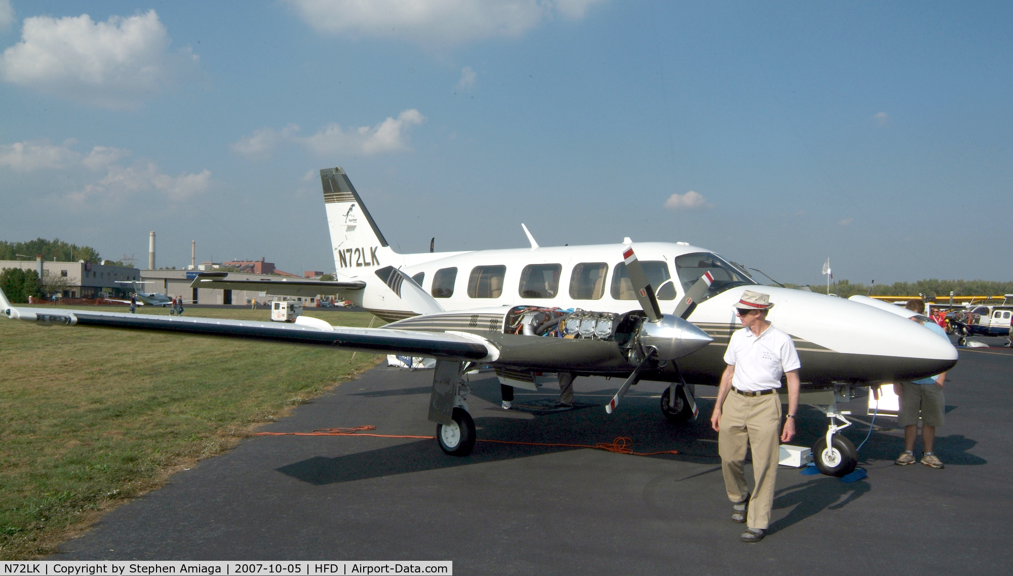 N72LK, Piper PA-31-350 Chieftain C/N 31-8352004, At the AOPA Expo...