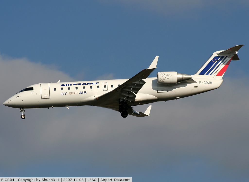 F-GRJM, 1998 Canadair CRJ-100ER (CL-600-2B19) C/N 7222, Landing rwy 32L with new logo