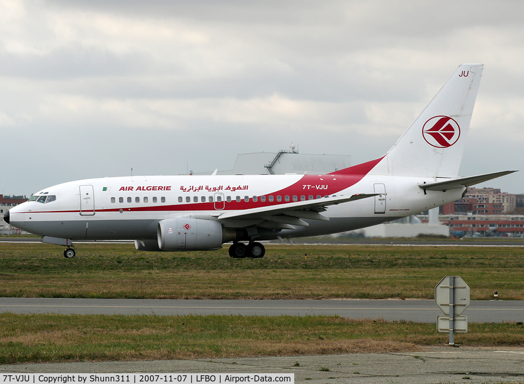 7T-VJU, 2002 Boeing 737-6D6 C/N 30211, Taxiing rwy 32R for departure