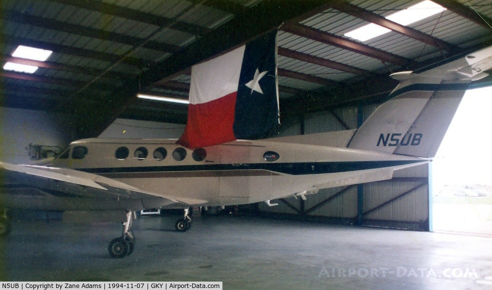 N5UB, 1996 Socata TB-20 TRINIDAD C/N 1762, Beech King Air registered as N5UB - This aircraft carried George W Bush on his during his first run for Governor of Texas