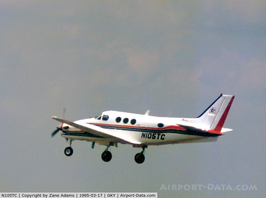 N105TC, 1984 Beech C90A King Air King Air C/N LJ-1086, Town and Country Stores paint